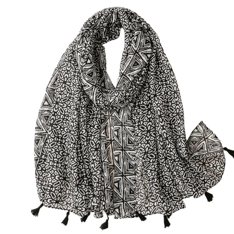 Chèche Pompon Noir et Blanc 180*90cm