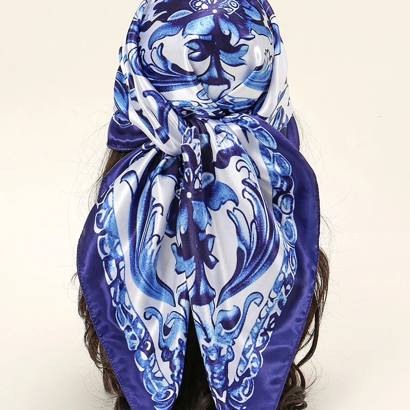 Foulard en Satin à Motifs Bleu Marine et Blanc 90*90cm