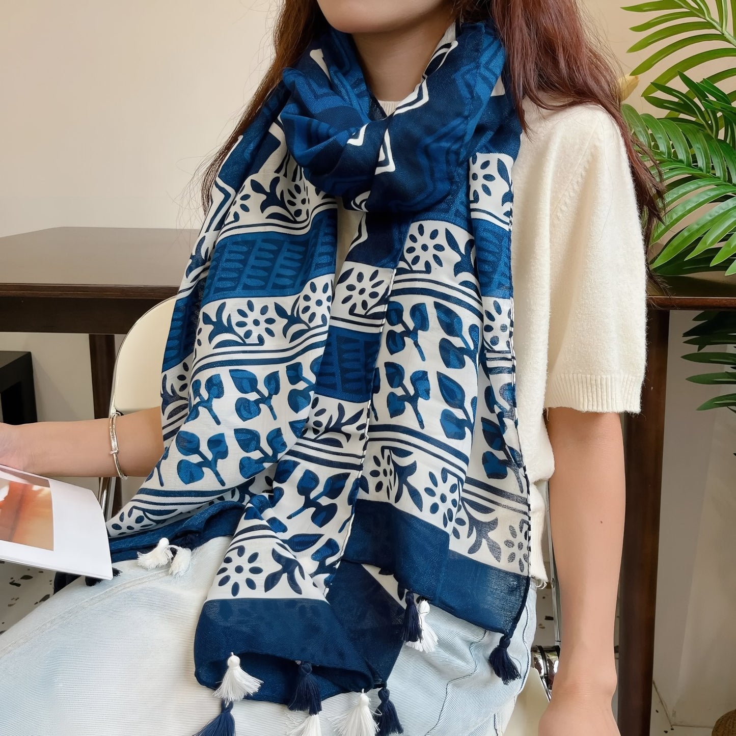 Grand Foulard Femme Bleu Marine et Blanc