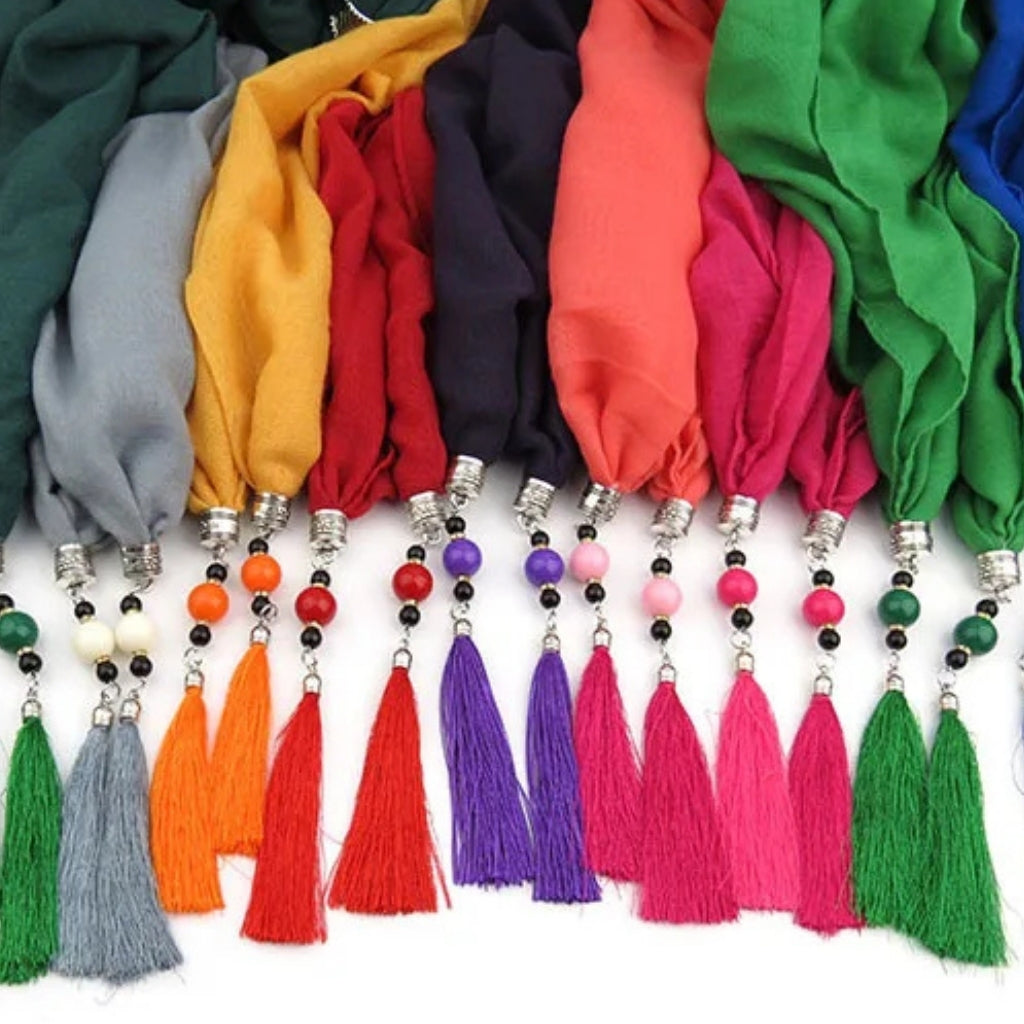Chèche avec Bijoux plusieurs écharpes alignées - Orange Clair - Bordeaux - Vert Émeraude - Gris Clair - Vert Foncé - Corail et Fuchsia - Aqua et Vert Pâle - Fuchsia et Rose - Violet Foncé - Bleu Royal - Noir