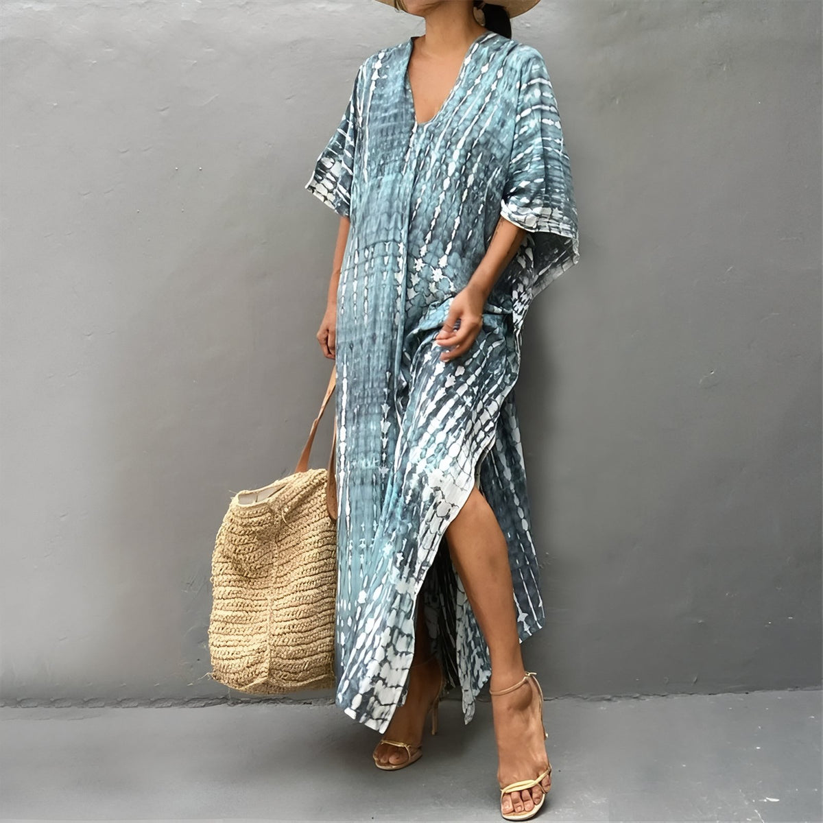 Robe de Plage Boho Style portée avec sac - Noir - Vert Emeraude - Jaune Clair - Bleu - Blanc et Bleu - Vert Foncé - Vert Olive - Bleu Clair - Rose - Vert Turquoise - Fuchsia - Jaune Foncé - Turquoise Clair - Vert et Rose - Vert et Jaune - Gris Bleu - Noir Imprimé - Noir et Multicouleurs - Multicouleurs