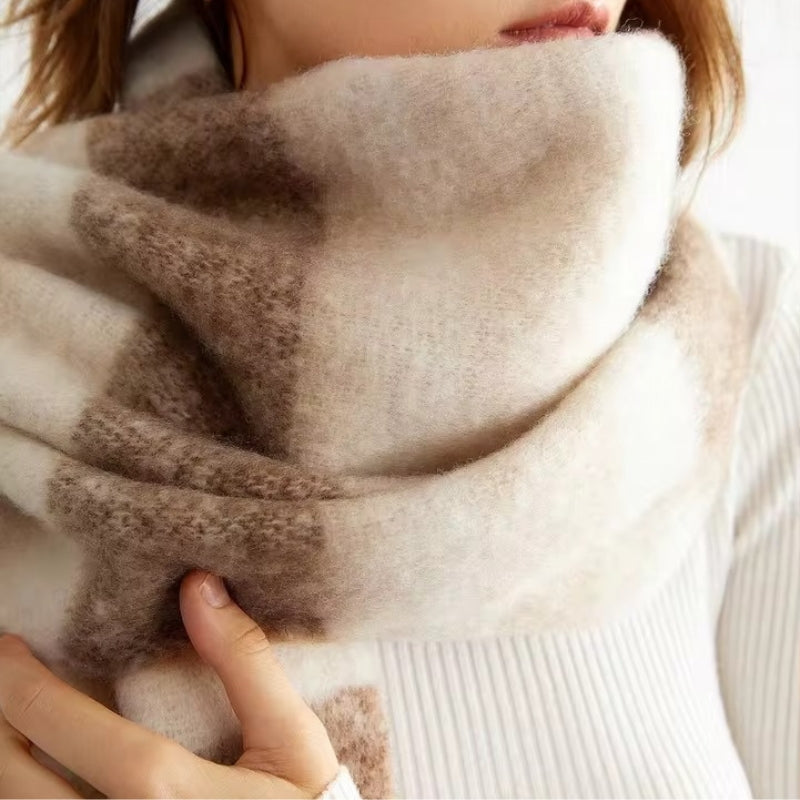Echarpe Grandes Rayures portée autour du cou - Beige et Brun