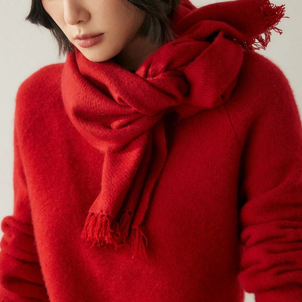Écharpe Cachemire Rouge Femme portée autour du cou - Rouge