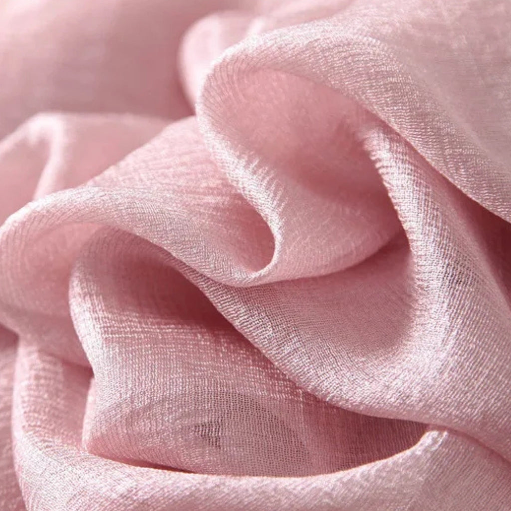 Echarpe Fantaisie Satin gros plan tissu froissé - Violet Clair - Bleu Royal - Bleu Pâle - Orange Vif - Beige Doré - Rouge Cerise - Rouge Foncé - Bordeaux