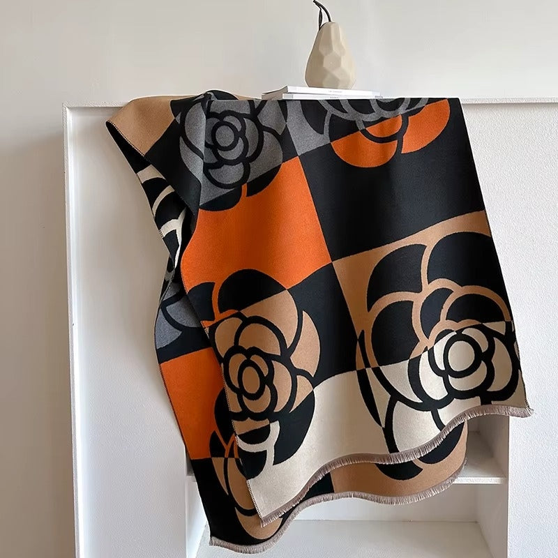 Etole à Motif Camélia Géométrique mise en scène sur support - Beige et Orange - Beige et Marron - Rose et Marine - Marine et Beige - Lavande et Beige
