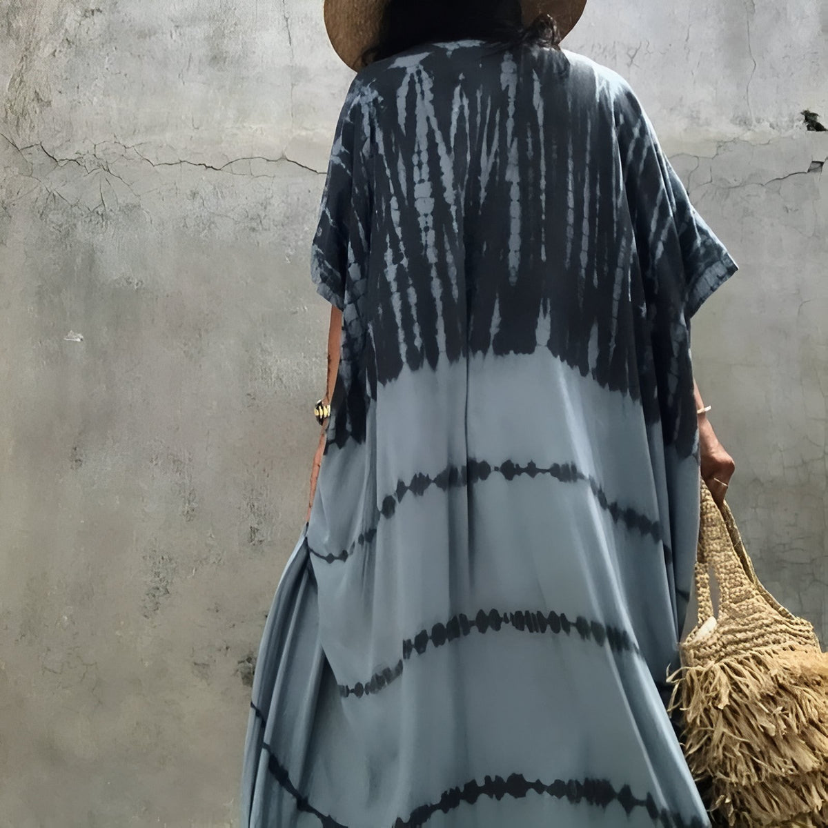 Kimono Tie and Dye à Manches Chauve Souris portée avec un sac - Bleu marine et Blanc - Gris et Bleu - Bleu et Blanc - Jaune - Bleu Marine et Bleu Azur