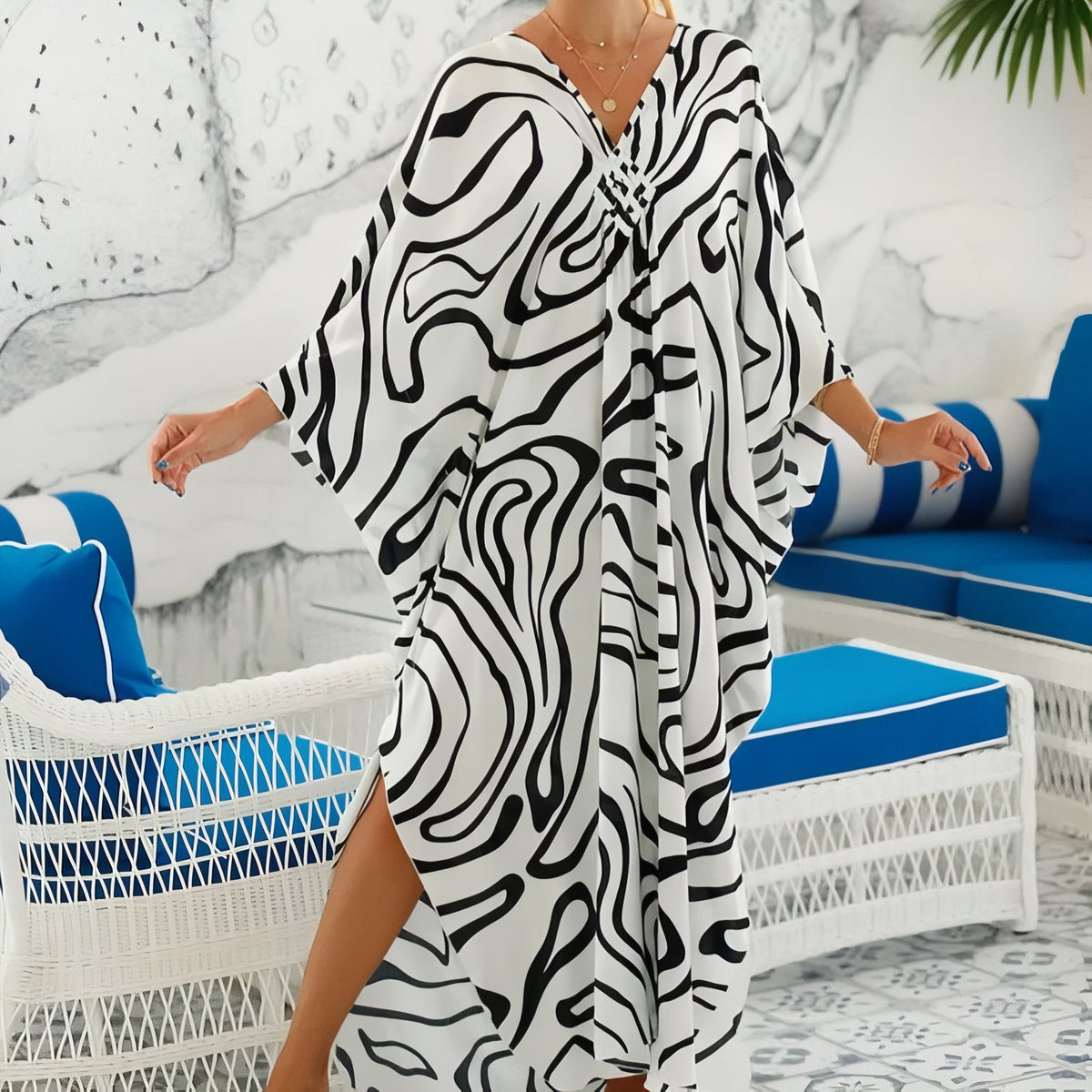 Grande Robe de Plage Colorée à Col V - Design - Unique