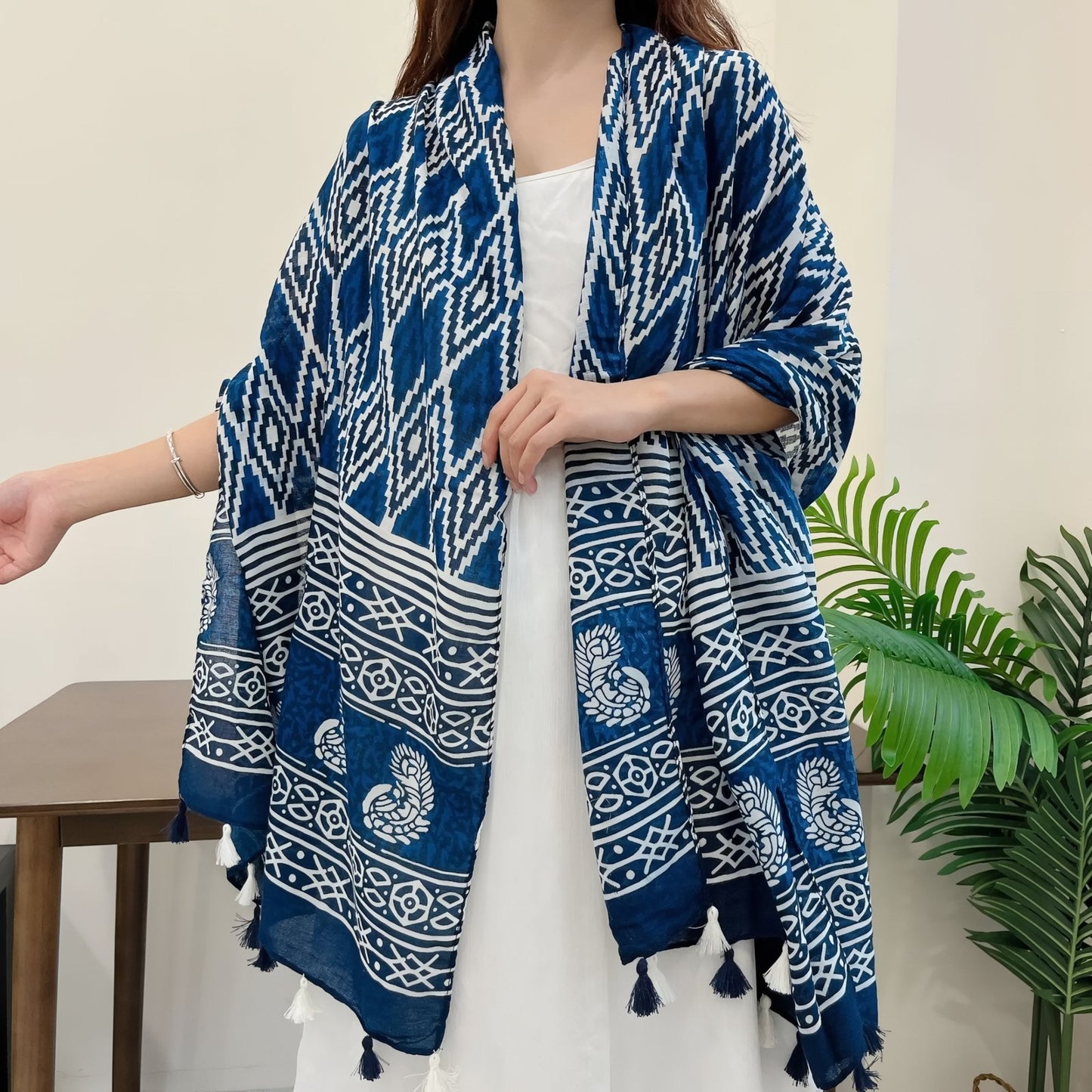 Grand Foulard Femme Bleu Marine et Blanc