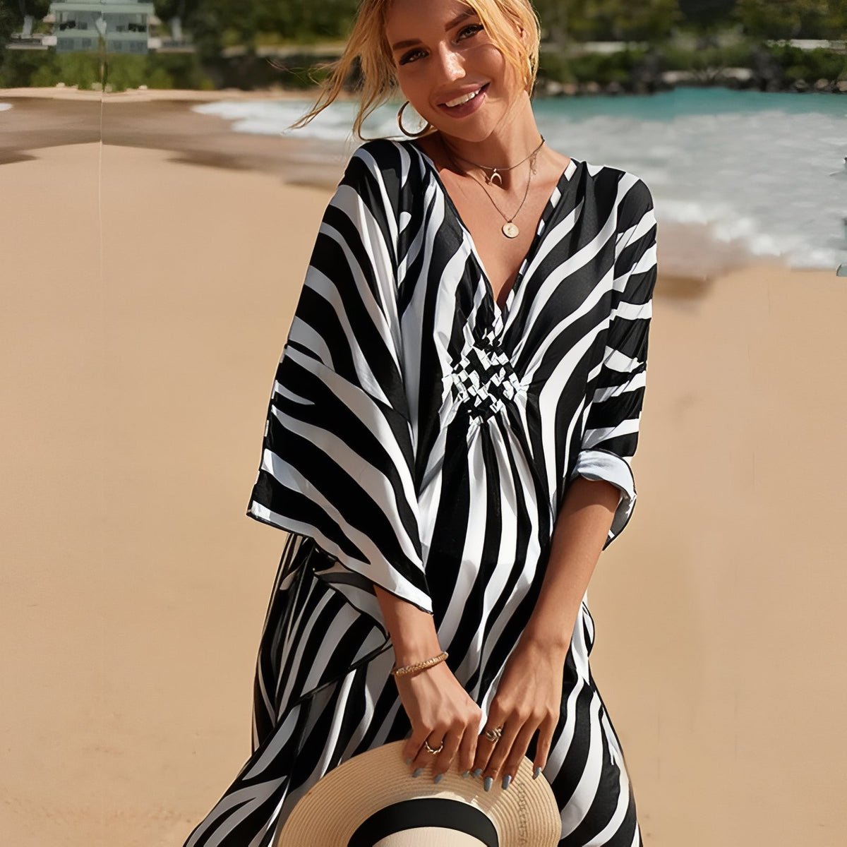 Grande Robe de Plage Colorée à Col V portée à la main - Feuilles - Plumes - Rouge - Design - Léopard - Vert - Noir - Tropical Blanc - Zébre - Rose et Noir - Graphique