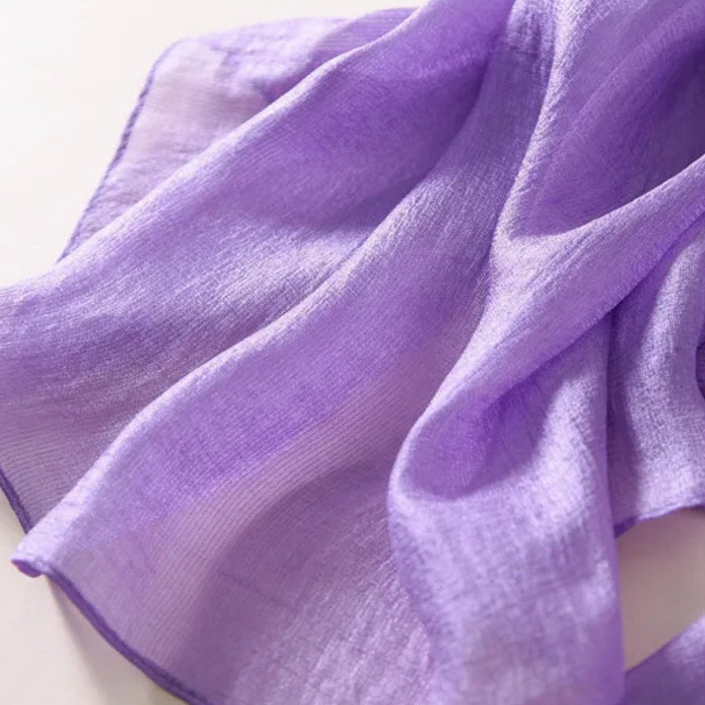 Long Foulard Satiné gros plan tissu - Rose Poudré - Vert Pâle - Vert Émeraude - Corail Satiné - Beige Satiné - Beige Rosé - Rose Fluo - Fuchsia Intense - Bordeaux Satiné - Noir Ébène - Gris Argenté