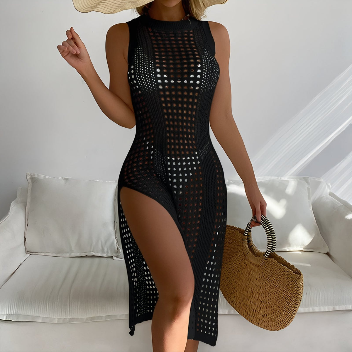 Robe de Plage Ajourée en Maille portée avec sac - Noir - Beige - Blanc - Vert - Rose