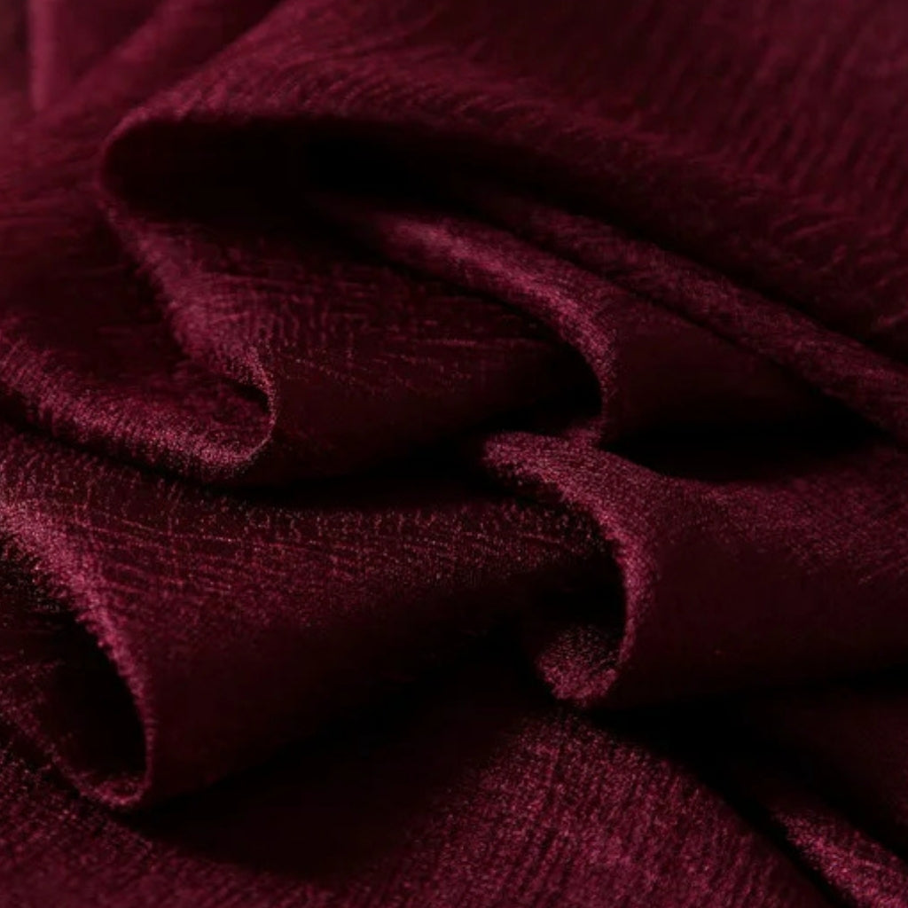 Long Foulard Satiné gros plan tissu froissé - Rose Poudré - Vert Pâle - Vert Émeraude - Corail Satiné - Beige Satiné - Beige Rosé - Rose Fluo - Fuchsia Intense - Bordeaux Satiné - Noir Ébène - Gris Argenté