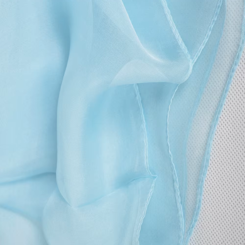 Foulard Soie Femme Chic gros plan tissu léger - Bleu Clair - Vert Émeraude - Jaune Moutarde - Bleu Ciel - Fuchsia - Noir - Taupe - Bleu Électrique - Bordeaux - Lavande