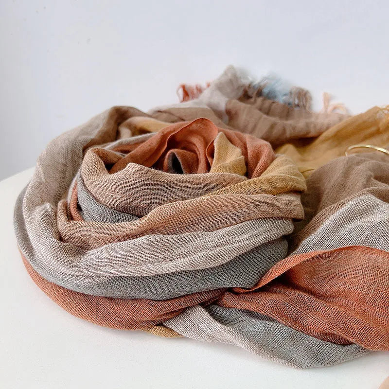 Echarpe Coton et Lin gros plan écharpe enroulée - Rose et Olive - Marron et Beige - Gris Clair et Crème - Jaune et Blanc - Gris Foncé et Blanc