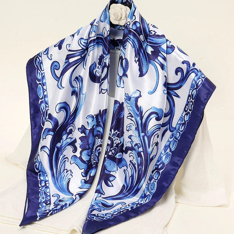 Foulard en Satin à Motifs Bleu Marine et Blanc 90*90cm