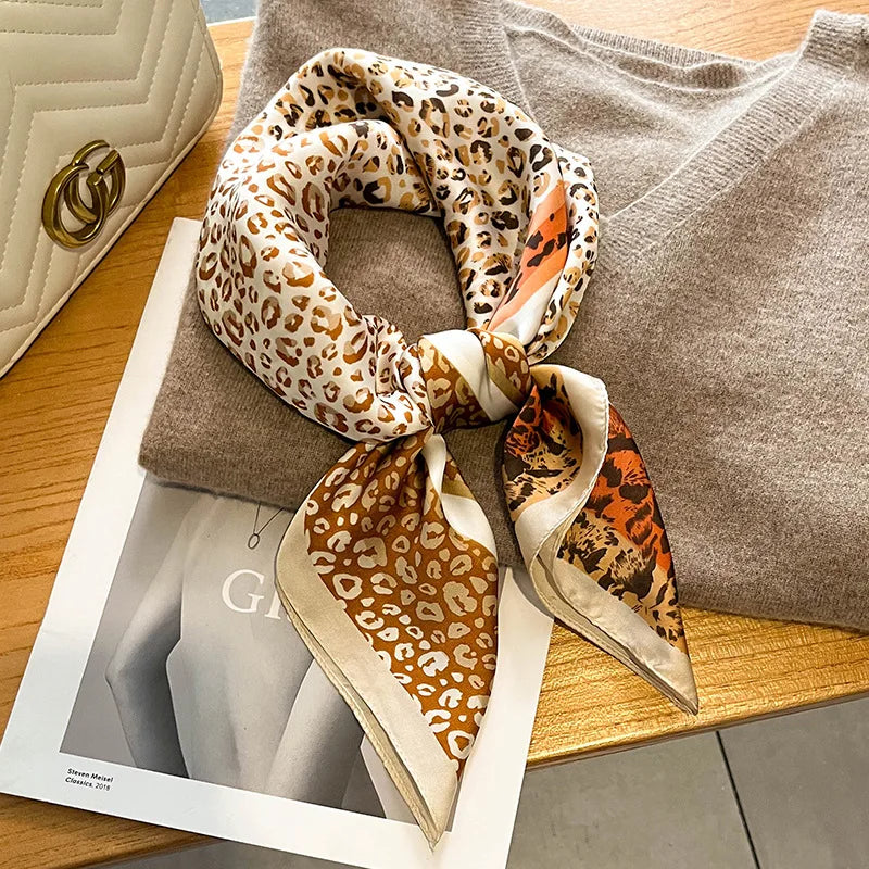 Foulard Mousseline Imprimé Léopard Marron et Beige 70x70cm