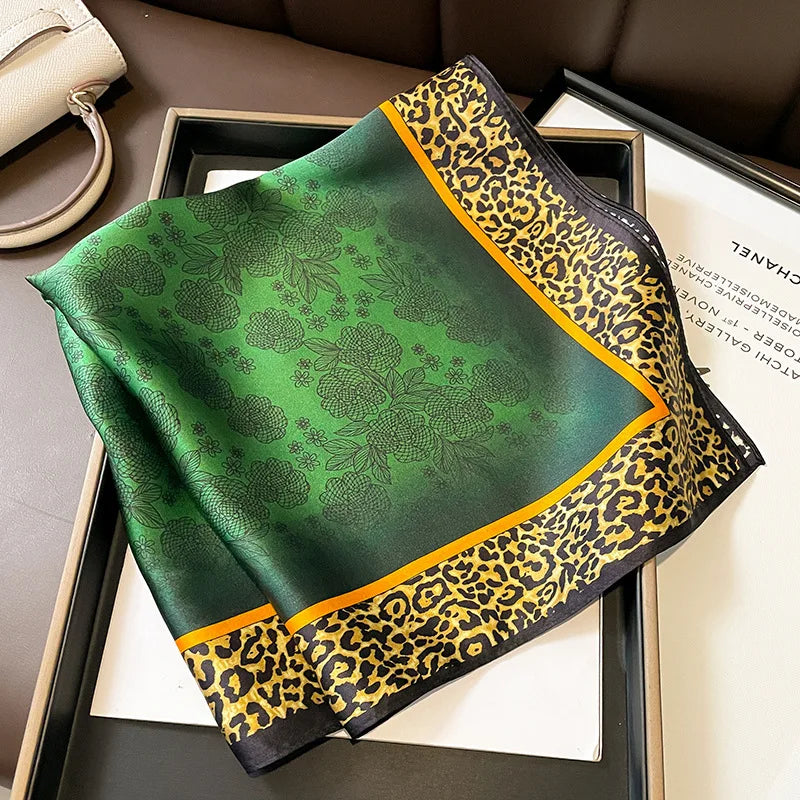 Foulard Mousseline Imprimé Léopard Vert Émeraude 70x70cm