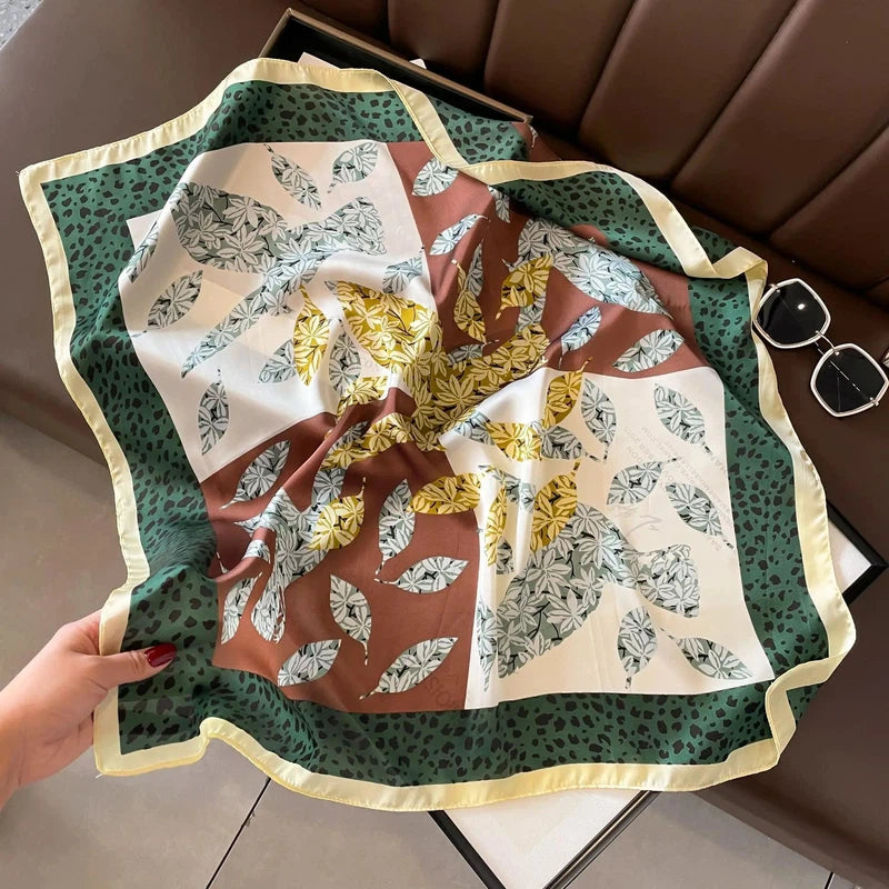 Foulard Mousseline Imprimé Léopard Vert Forêt et Crème 70x70cm