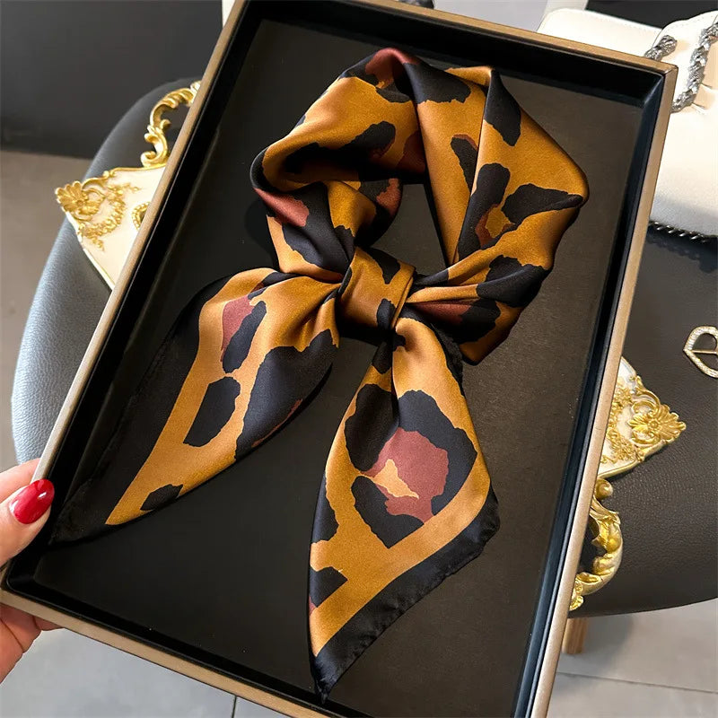 Foulard Mousseline Imprimé Léopard Marron et Noir 70x70cm