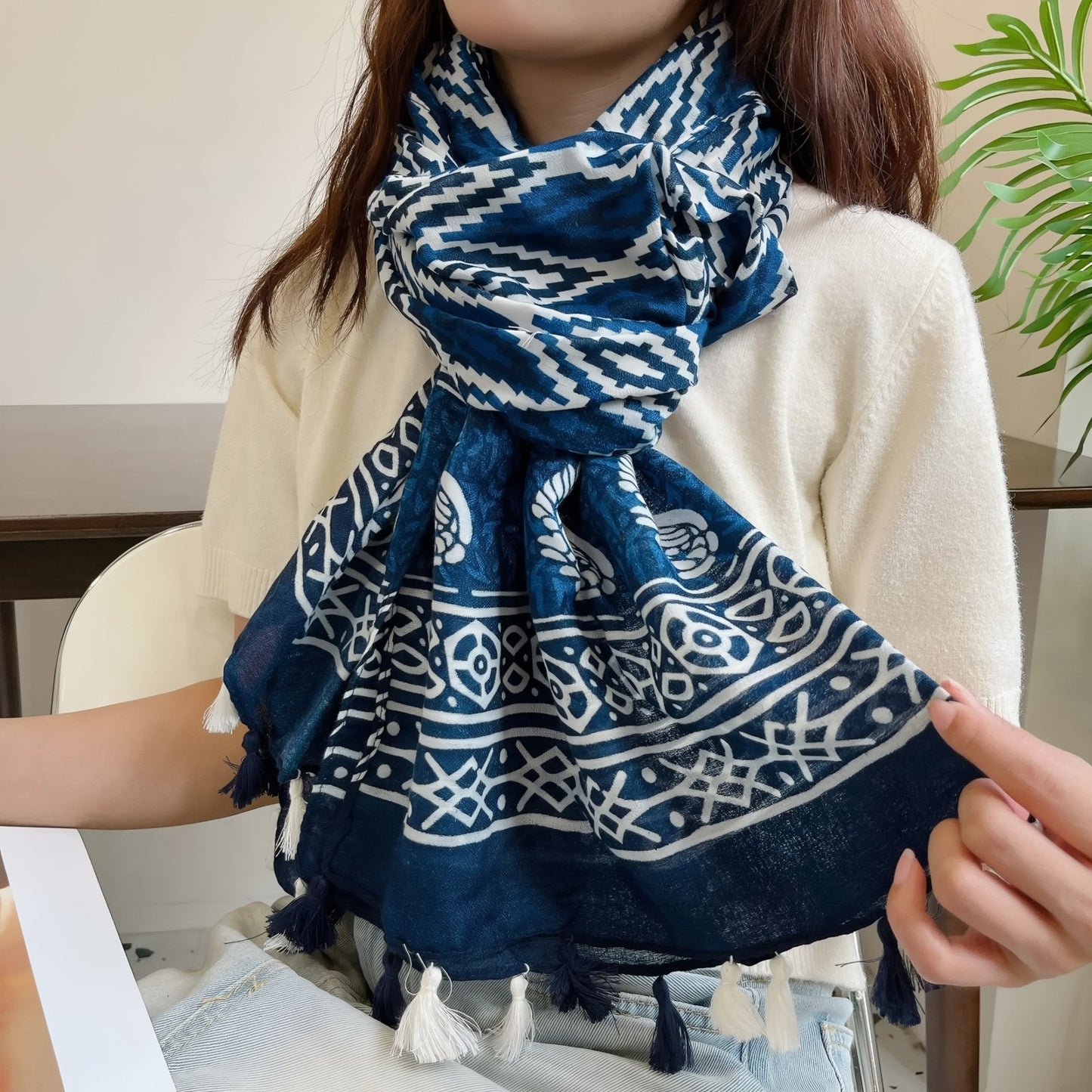 Grand Foulard Femme Bleu Marine et Blanc