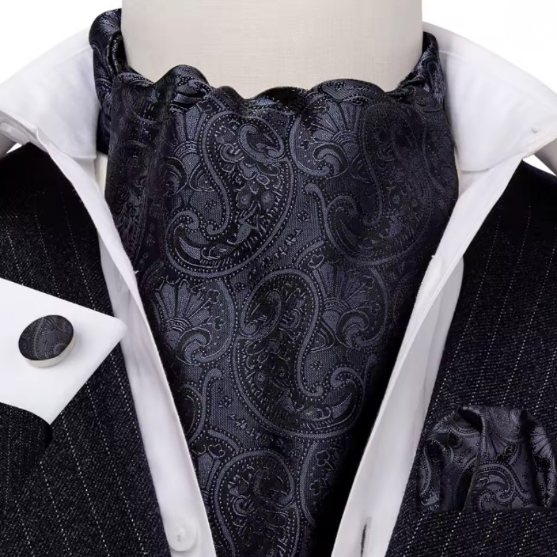 Ascot en Soie avec Boutons et Pochette Noir