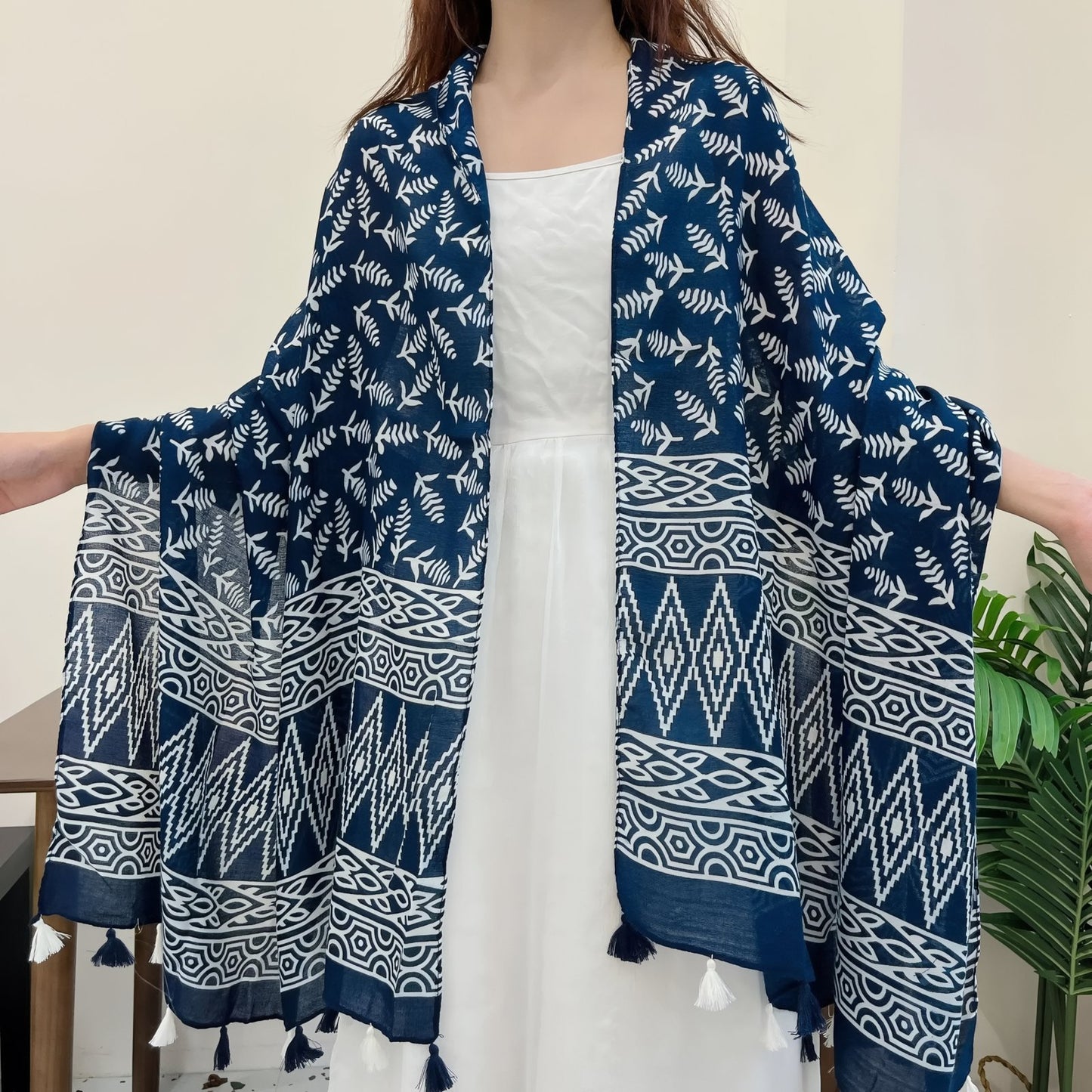 Grand Foulard Femme Bleu Marine et Blanc