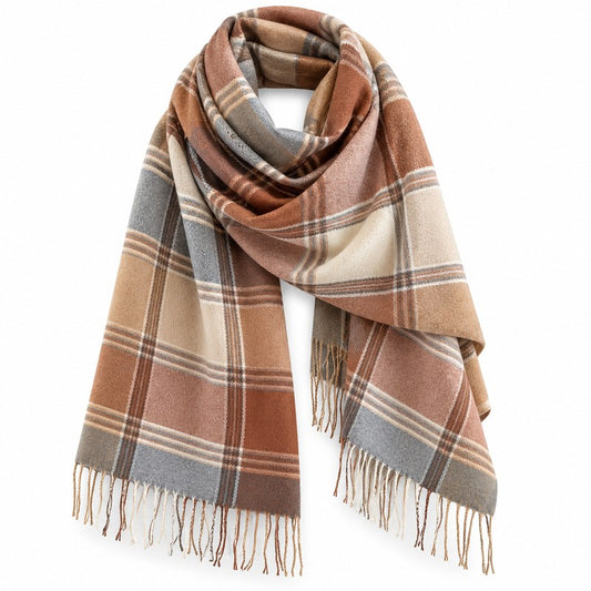 Écharpe plaid écossais marron et beige à carreaux, nouée avec franges sur fond blanc
