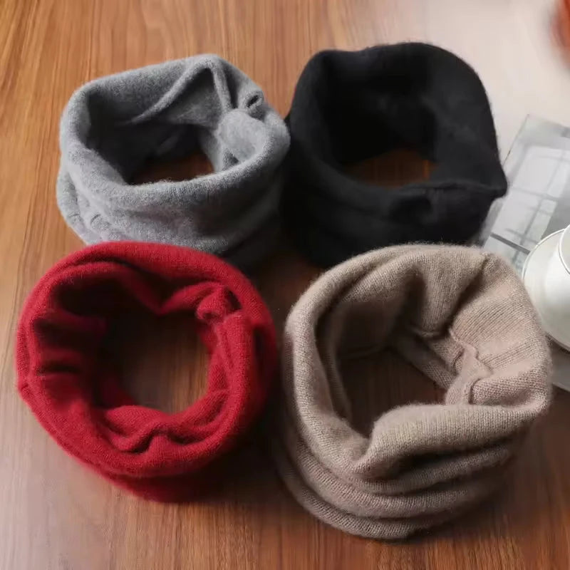 Écharpes tube en laine gris, noir, rouge et taupe présentées ensemble