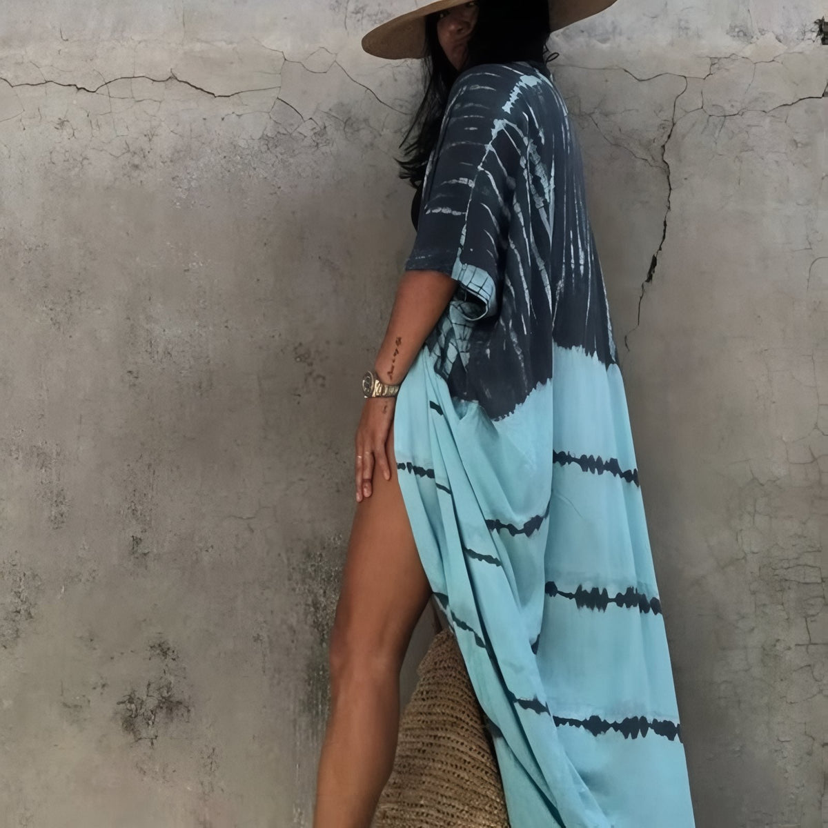 Kimono Tie and Dye à Manches Chauve Souris portée sur le côté - Bleu marine et Blanc - Gris et Bleu - Bleu et Blanc - Jaune - Bleu Marine et Bleu Azur